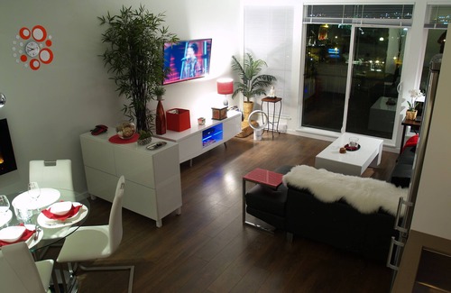 Downtown Victoria Eigentumswohnung | Stilvolle Wohnung in bester Lage! Spektakuläre Ausblicke, sicheres Parken, Wäscherei