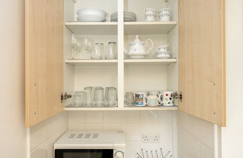 Wanstead Wohnung | Stylish & Cosy Sought After Apt with Free Parking