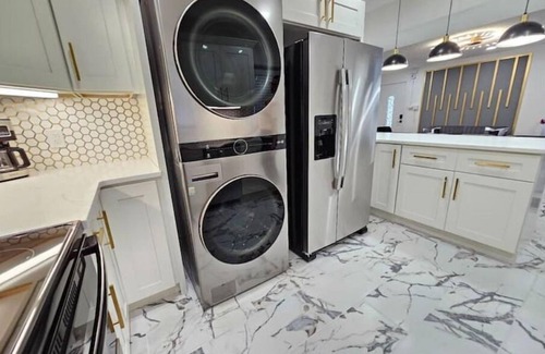 Lawsona - Fern Creek Haus | Stylish Duplex walkTO Lake Eola Orlando. Sleeps 8