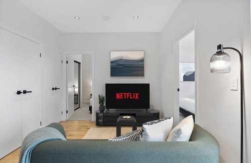 West End Wohnung | Stylish Escape: Walk to River, Dining & Shops