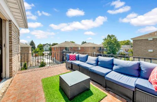Southeast Yonkers Haus | Stylish Escape with Game Room, Balcony and Free Parking
