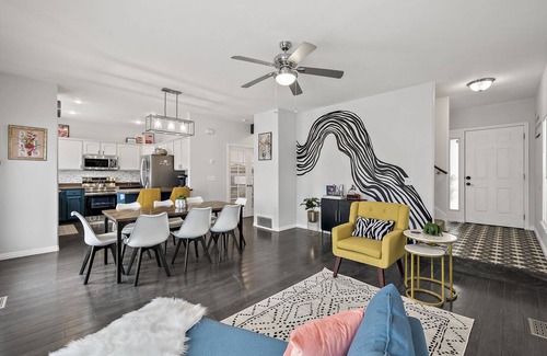 South Jordan Haus | Spacious, Stylish, & Perfect for Families! Centrally Located Near Everything!