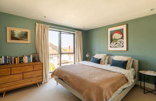 Bristol Haus | Stylish Family Home with Garden