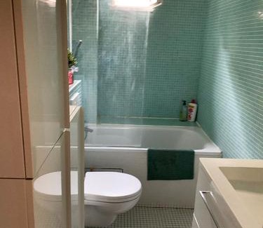 Quartier de la Goutte-d'Or Haus | Stylish Flat with Balcony Facing South