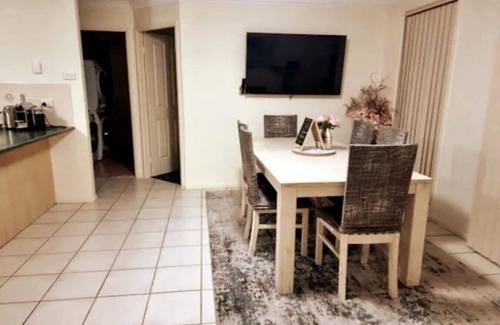 Worrigee Haus | Stylish Home 3mins walk to Worrigee Medical Centre
