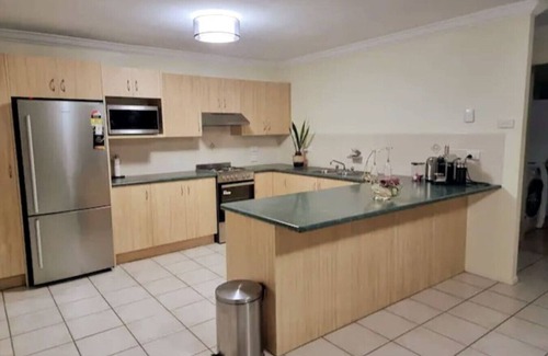 Worrigee Haus | Stylish Home 3mins walk to Worrigee Medical Centre