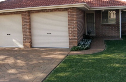 Worrigee Haus | Stylish Home 3mins walk to Worrigee Medical Centre