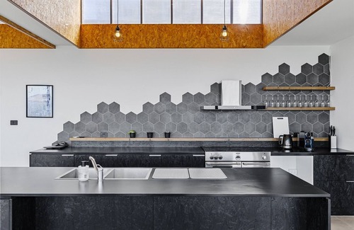 Penna Haus | Stylish Home with Outdoor Area & Spectacular Views