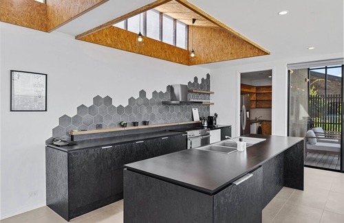 Penna Haus | Stylish Home with Outdoor Area & Spectacular Views