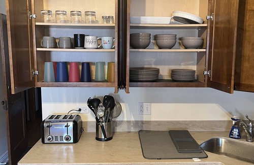 Avondale Wohnung | Stylish, Inviting 2-BR near Logan Square and Wrigley Field