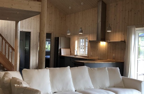 Vaxtorp Haus | Stilvolles Seehaus, hot tub im Freien, Seeblick, Naturnähe. Haustierfreundlich.