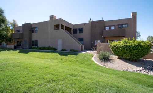 Sunset Haus | Stylish Lemon 2BR and 3BA Townhouse