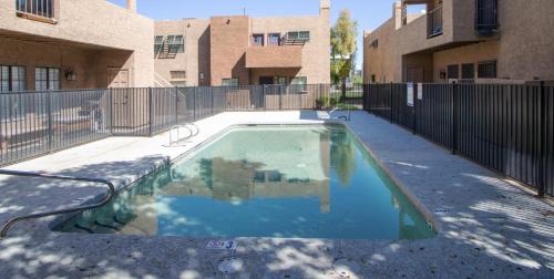 Sunset Haus | Stylish Lemon 2BR and 3BA Townhouse