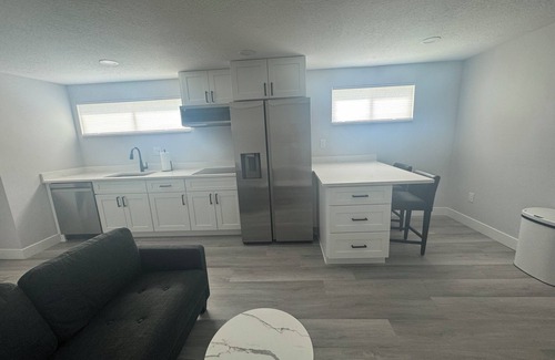 Sandy Wohnung | Stylish MIL Apartment Private Entrance Close Ski Resorts