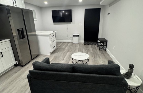 Sandy Wohnung | Stylish MIL Apartment Private Entrance Close Ski Resorts