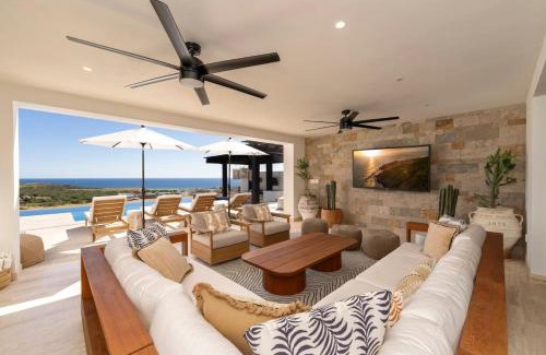 Sunset Beach Haus | Stylish New Modern 5BR Villa at Quivira
