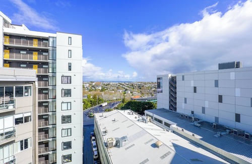 Newton Wohnung | Stylish One Bedroom Apartment With Free Parking