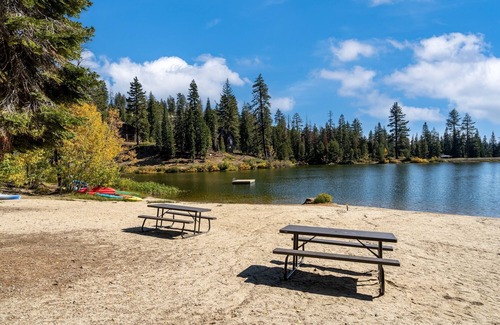 Bear Valley Eigentumswohnung | Stylish, Remodeled Condo - Creekside #14 by Bear Valley Vacation Rentals