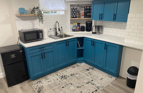 Princeton Wohnung | Stylish & Spacious Princeton Basement Apt with King Bed, Private Entrance