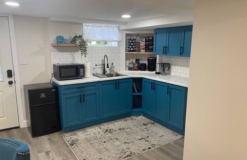 Princeton Wohnung | Stylish & Spacious Princeton Basement Apt with King Bed, Private Entrance