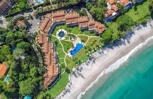 Playa Flamingo Haus | Stylish Split-Level Condo with a Shaded Terrace, Direct Beach Access, and Resort-Style Community Amenities