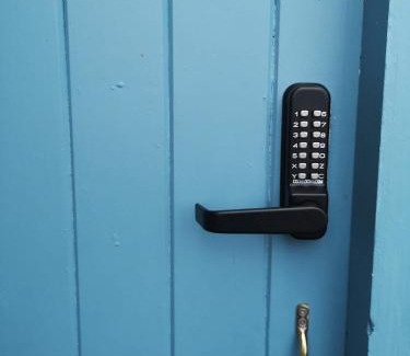 Dollymount Wohnung | Stylish studio own entrance in Victorian House