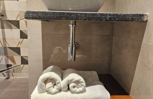 Panch Batti Wohnung | Stylish studio with wi-fi, pantry, coffee, and central location.