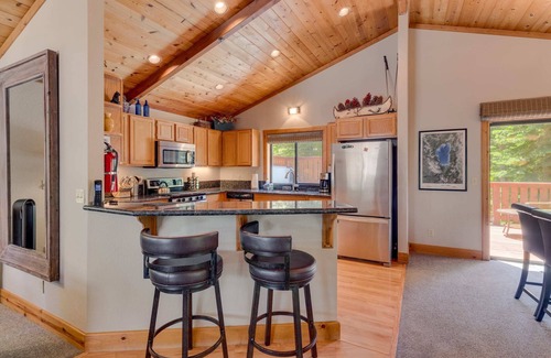 Talmont Kabine | Modern 3BR Tahoe Cabin w/Hot Tub