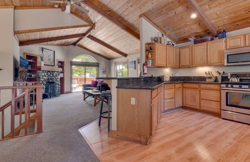 Talmont Kabine | Modern 3BR Tahoe Cabin w/Hot Tub