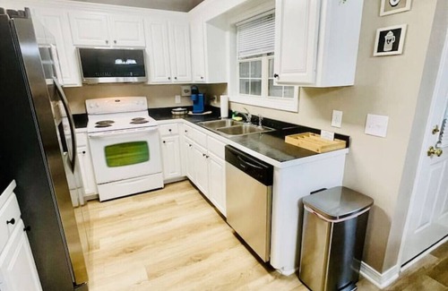 Hammond Wohnung | Stylish Townhouse 5 min to downtown Hammond