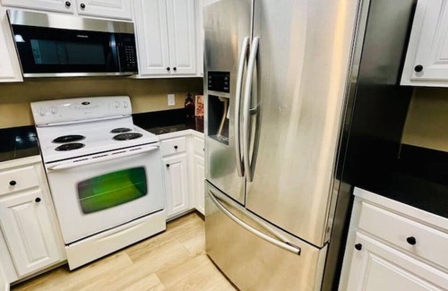 Hammond Wohnung | Stylish Townhouse 5 min to downtown Hammond