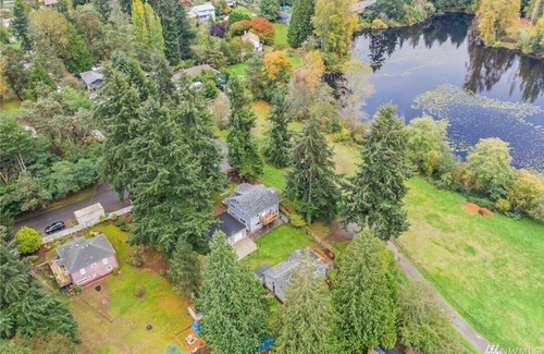 Highline Hütte | LAKESIDE Cottage Retreat Home in a convenient location!