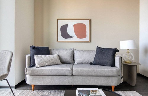 West Town Wohnung | Stylish West Loop 1BR w/Pool & Gym, nr Union Park, by Blueground