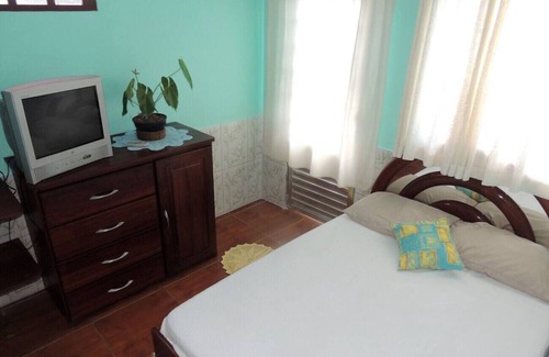 Bairro da Enseada Bed & Breakfast | Suíte 5 com piscina e wi-fi em Caraguatatuba