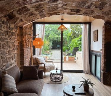 Moia Wohnung | Suíte Sant Sebastià con jacuzzi, sauna y jardín
