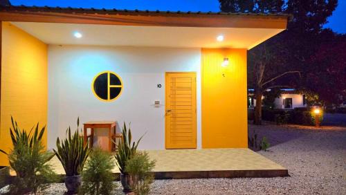 Don Sak Haus | Suanvadee Resort สวนวดี รีสอร์ท