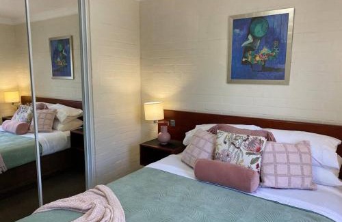 Subiaco Wohnung | SUBI CENTRAL CLOSE CBD HOSPITALS WIFI NETFLIX WINE