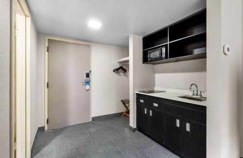 Altoona Hotel | Suburban Studios Altoona