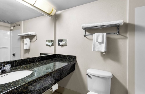 Altoona Hotel | Suburban Studios Altoona