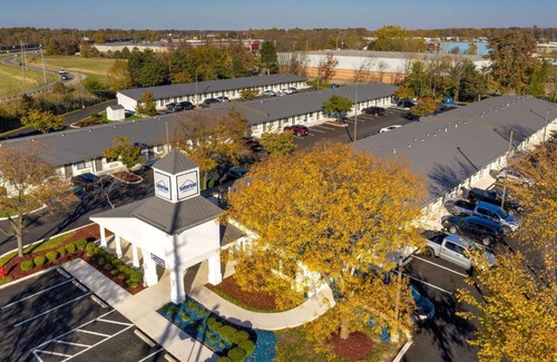 Mentor Hotel | Suburban Studios Mentor - Cleveland Northeast