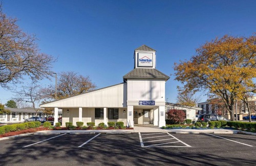 Mentor Hotel | Suburban Studios Mentor - Cleveland Northeast