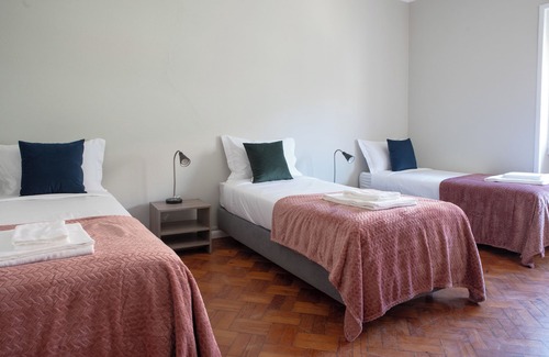 Sao Joao de Deus Haus | Succeed Campo Pequeno Guesthouse