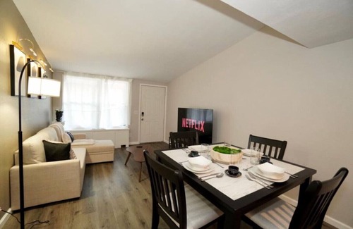 Columbus Wohnung | King Suite - 10 min to Ft Moore