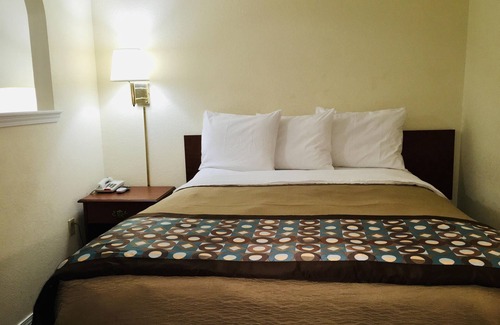 Gore Hotel | Suite 16 Motel