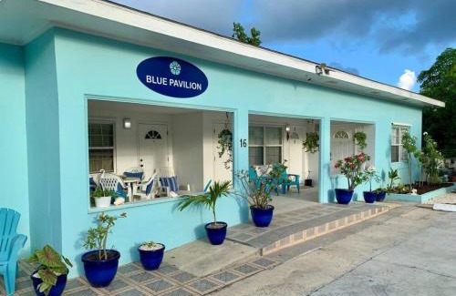 West Bay Wohnung | SUITE 2, BLUE PAVILION - Steps to BEACH
