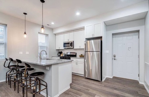 Sheffield Neighbors Wohnung | Suite 2 on Southport 4 Queen Beds