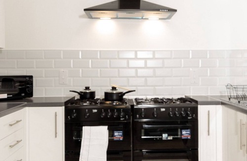 Oldham Bed & Breakfast | Suite 5: Stylist Spot in Oldham City Centre