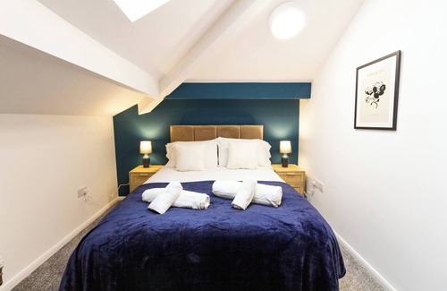 Oldham Bed & Breakfast | Suite 6: Double Room in the Heart of Oldham