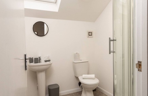 Oldham Bed & Breakfast | Suite 6: Double Room in the Heart of Oldham