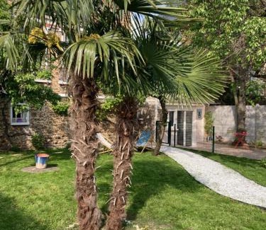 Les Pavillons-sous-Bois Wohnung | SUITE AVEC TERRASSE ET JARDIN AUX PORTES DE PARIS
